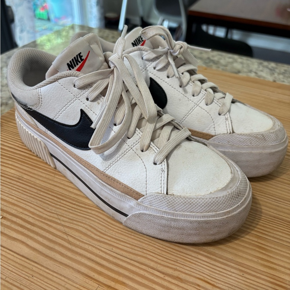Nike White and Black Casual Sneakers